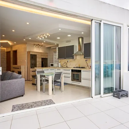 Lucky13 Luxury 2 Bedroom Penthouse Apartament *