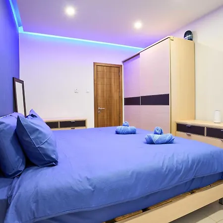 Lucky13 Luxury 2 Bedroom Penthouse *