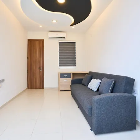 Lucky13 Luxury 2 Bedroom Penthouse *