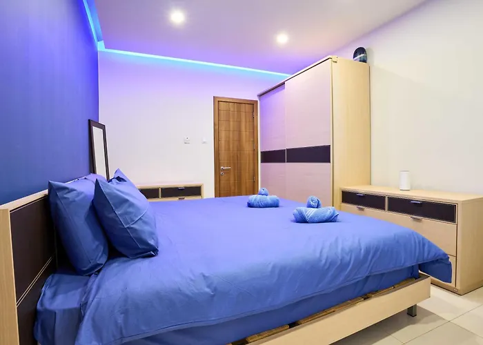 Lucky13 Luxury 2 Bedroom Penthouse *